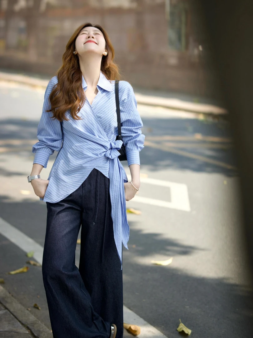 韩系穿搭春夏2025新款v领条纹衬衫女百搭阔腿牛仔裤气质两件套装