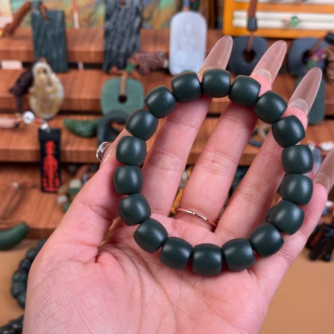 R***u和田玉（糖玉）未镶嵌颈饰