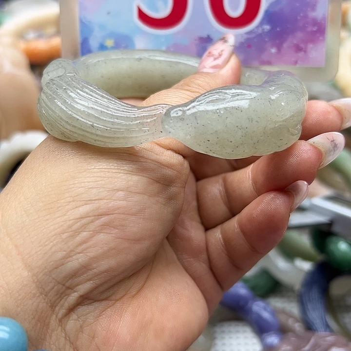 未镶嵌手镯石英岩玉