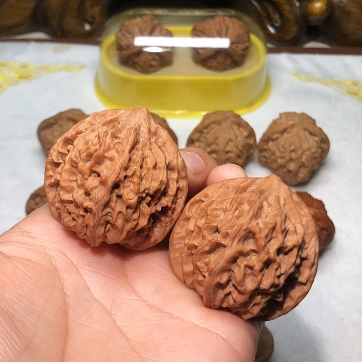 文玩核桃40野生灯笼