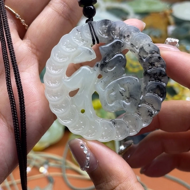 蛇纹石玉未镶嵌吊坠