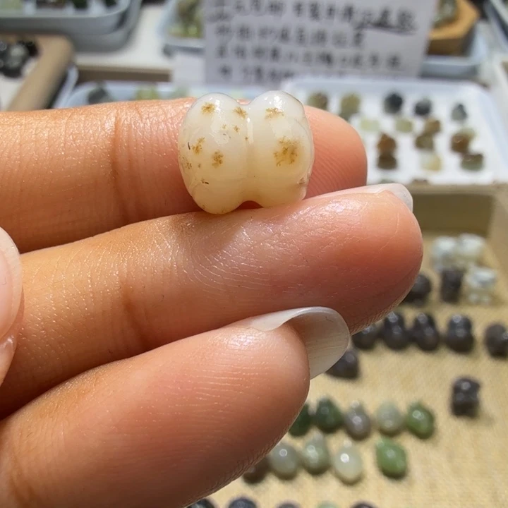 和田玉未镶嵌珠宝奇石