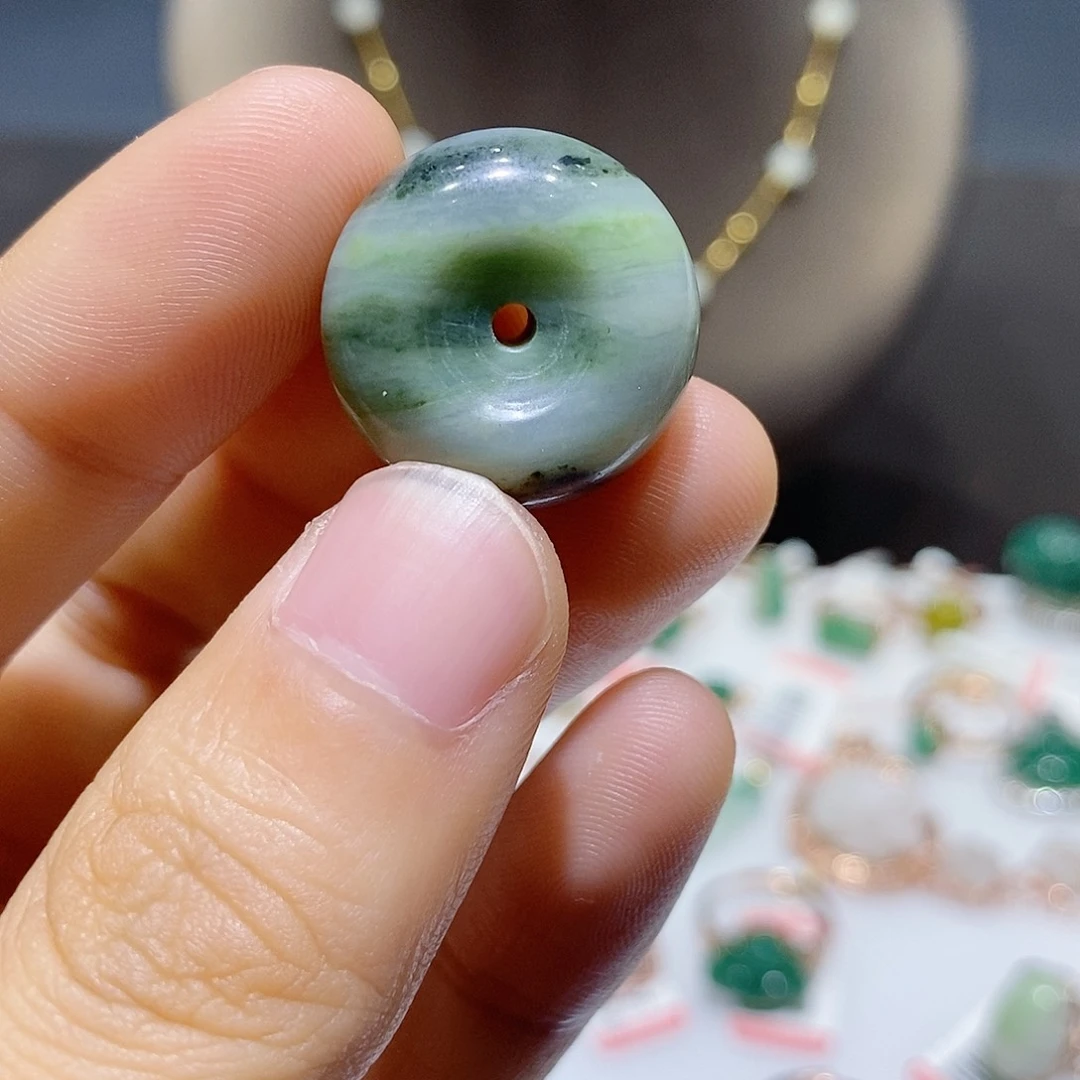 独山玉未镶嵌吊坠