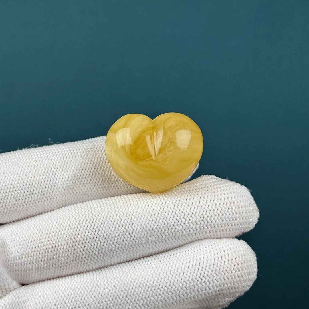 F4978天然原矿蜜蜡 屁桃爱心25.5*20.5*16.8mm支持复检假一罚十