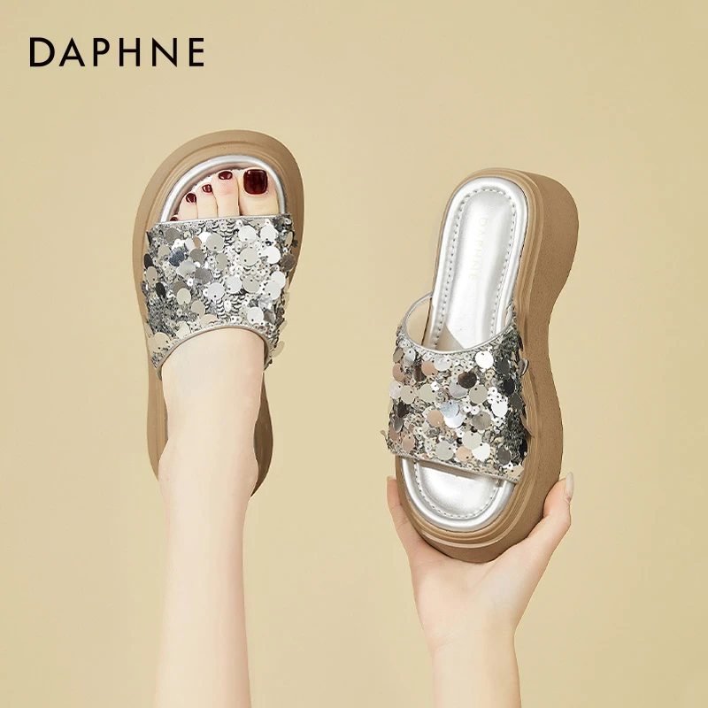 达芙妮厚底一字拖鞋女2025新款夏季软底亮片凉鞋外穿百搭沙滩凉拖