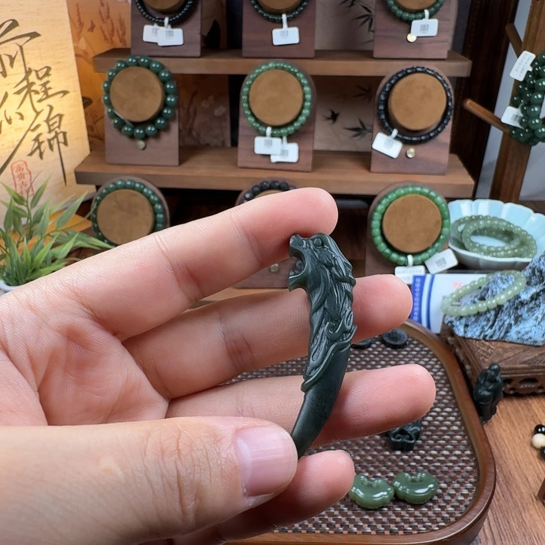 聆***、和田玉未镶嵌颈饰