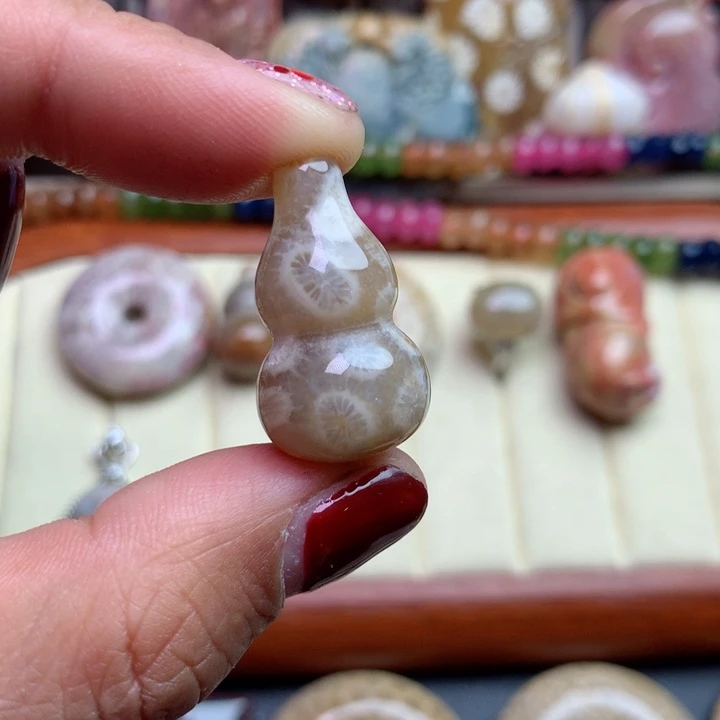 硅化珊瑚（珊瑚玉）颈饰未镶嵌