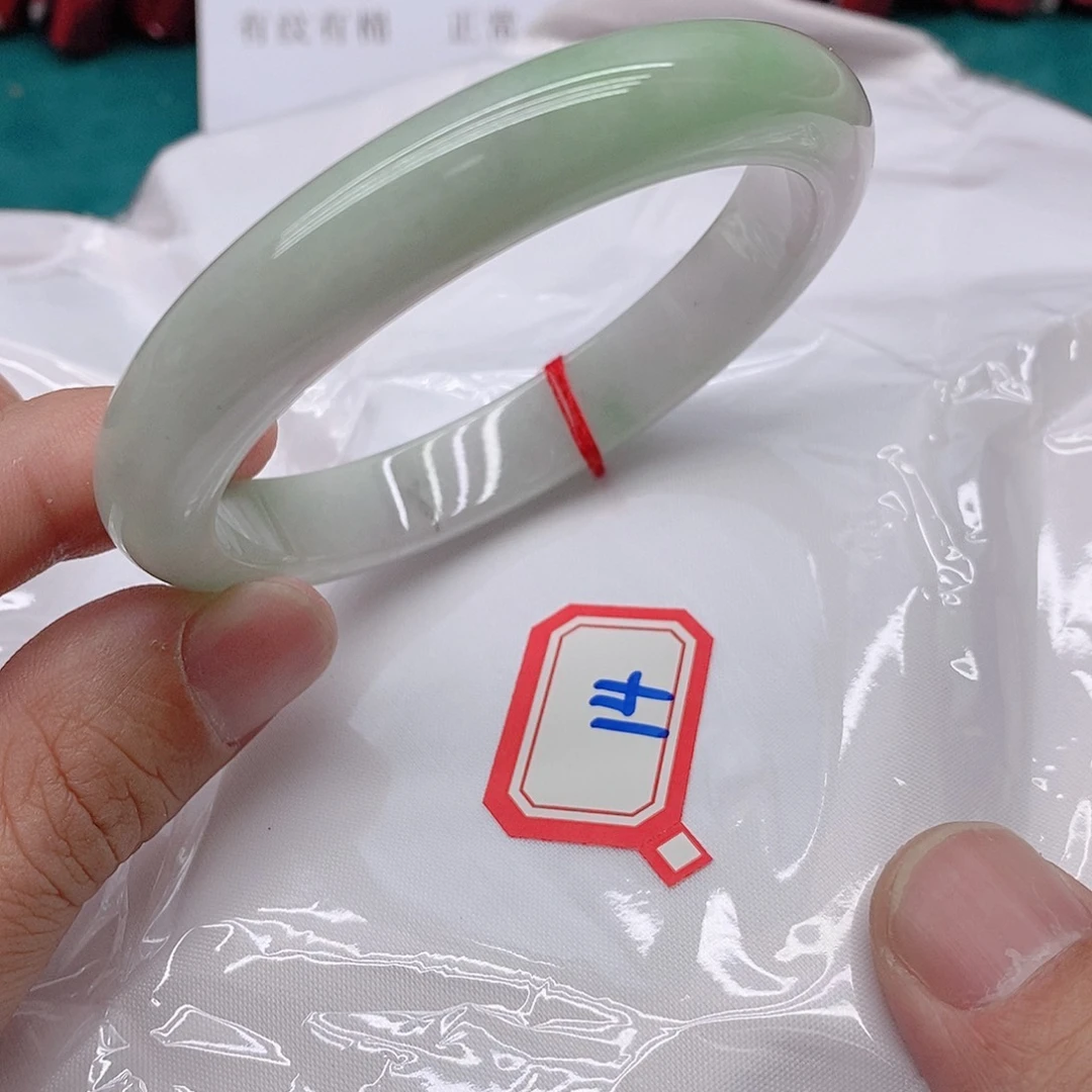 翡翠手镯未镶嵌节****》144444444