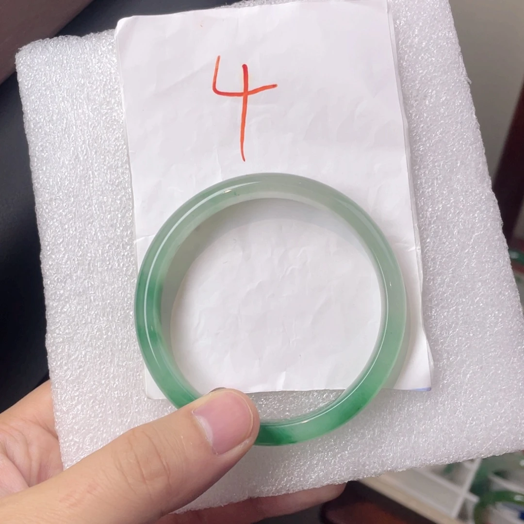 石英质玉（非洲翠）未镶嵌手镯4-58+ g