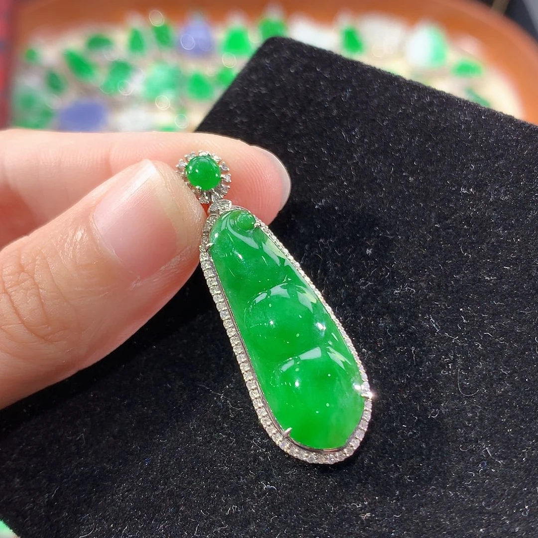 翡翠18K金镶嵌颈饰