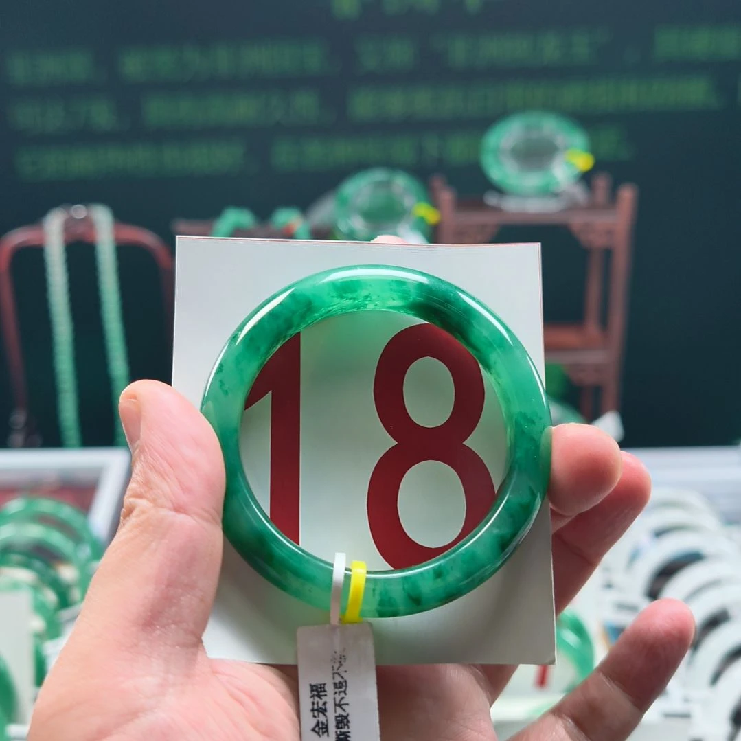 石英质玉（非洲翠）未镶嵌手镯