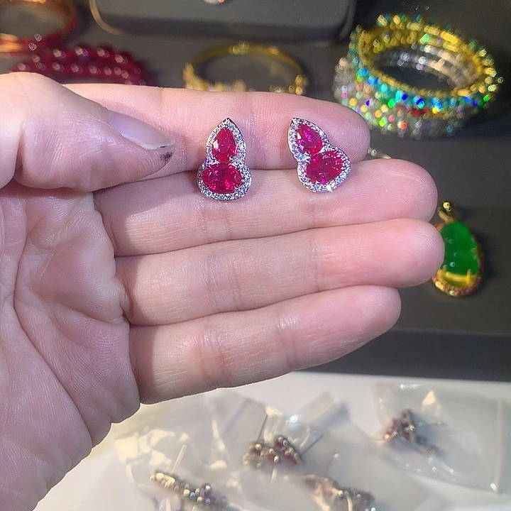非金属23耳钉。