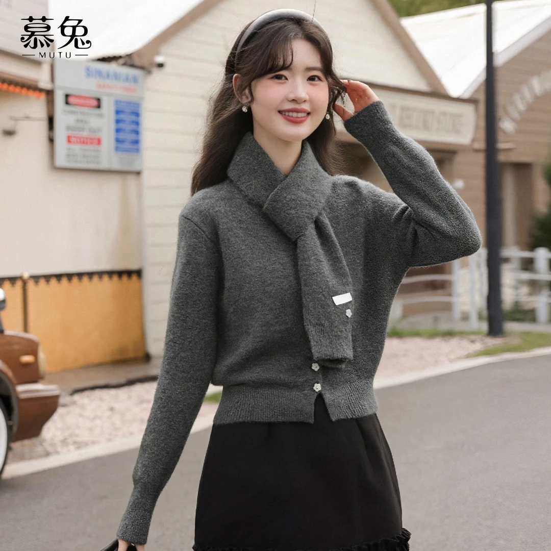 慕兔温柔风配围巾毛衣开衫女2025冬季新款别致小个子短款针织上衣