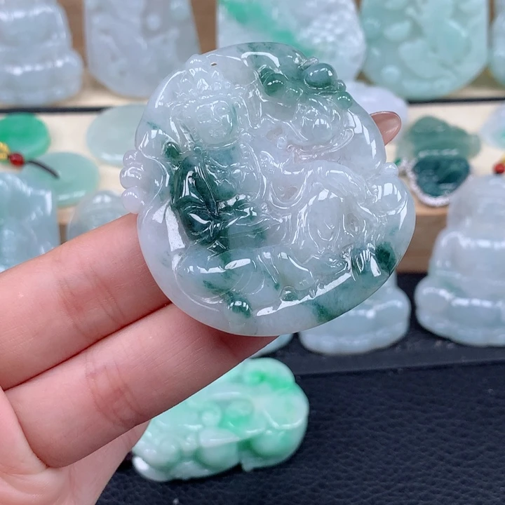 翡翠未镶嵌颈饰观音