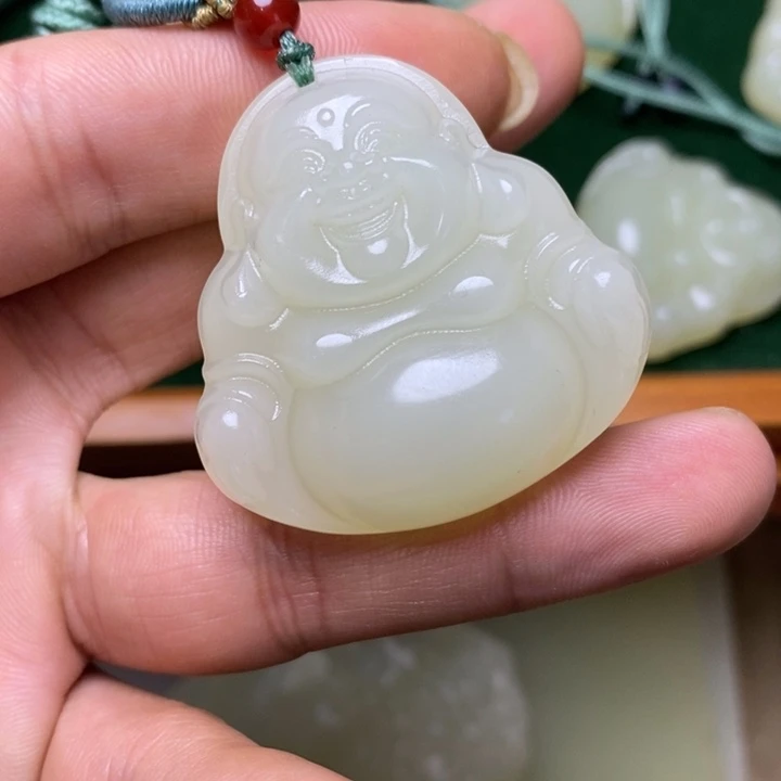 和田玉（糖玉）未镶嵌颈饰佛公 6899