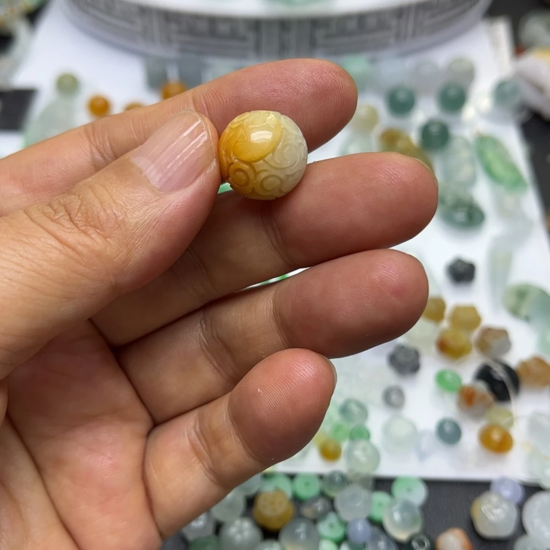 翡翠未镶嵌颈饰珠子