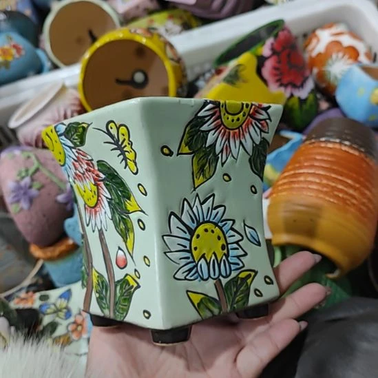 当场凑满15发货，不凑不发，花盆盆口不方不圆有针孔黑点矿点是正常