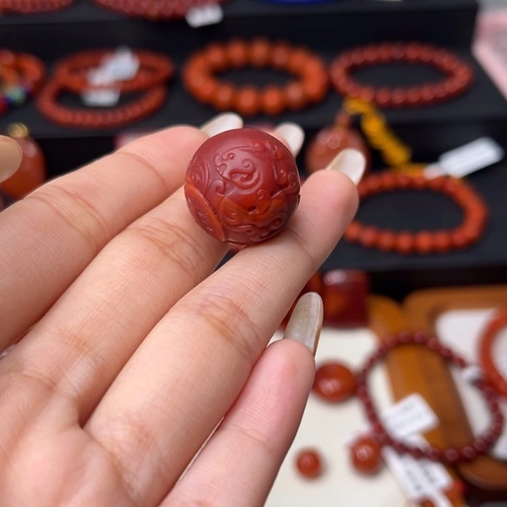 南红玛瑙未镶嵌精工雕刻仿古龙牛血红19mm