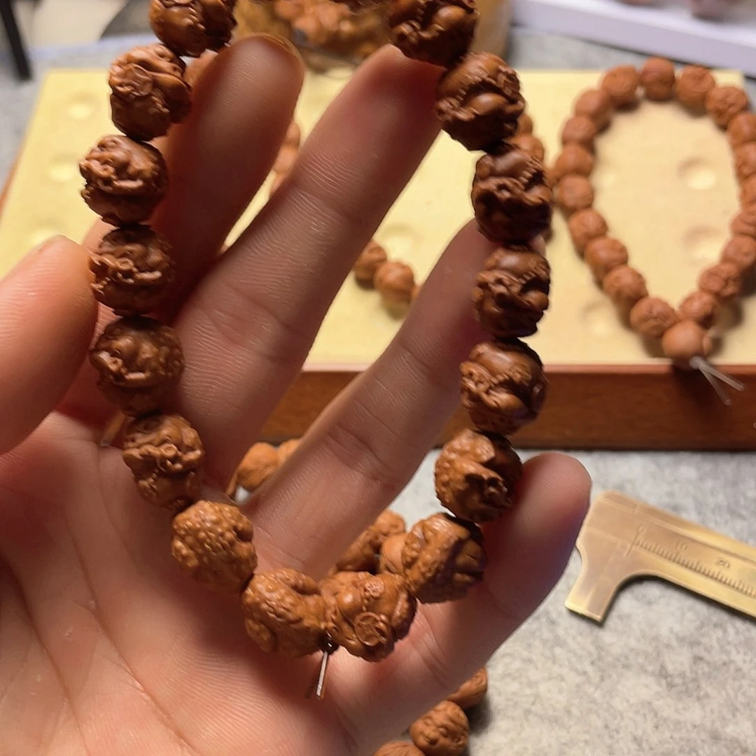 龙纹桃核雕刻烟斗金蟾（色差）