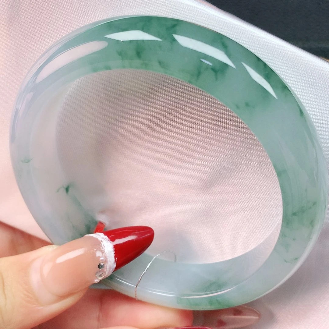 翡翠手镯未镶嵌56圈