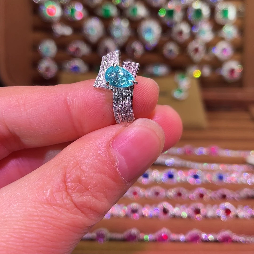 碧玺戒指18K金镶嵌帕拉伊巴