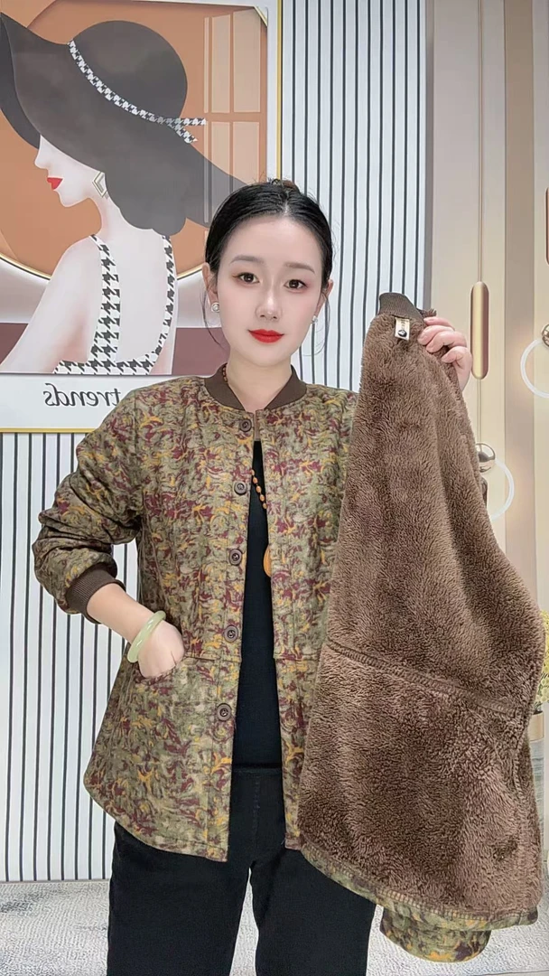 2025秋冬新款妈妈装加绒外套中老年女装棒球领弹力一体绒开衫上衣