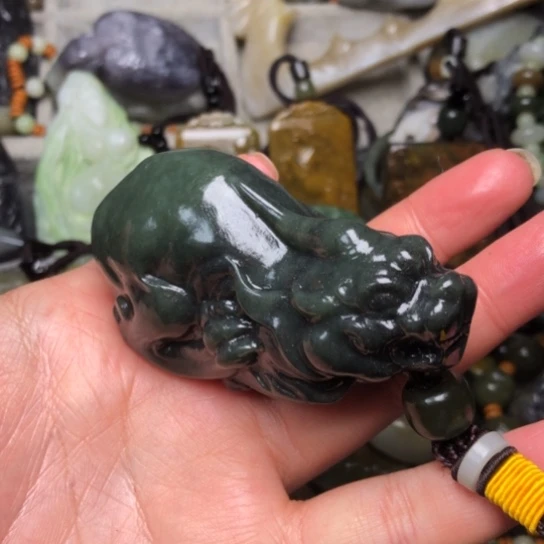 和田玉未镶嵌把件