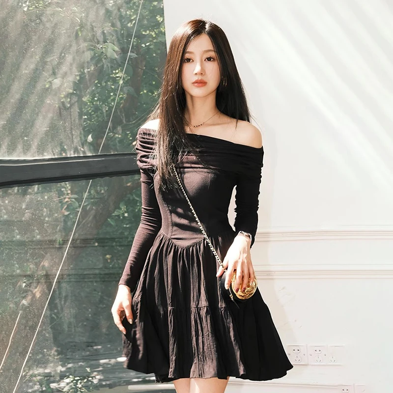 于momo【芭蕾美学】减龄显瘦时尚套装女精致连衣裙 QL224016