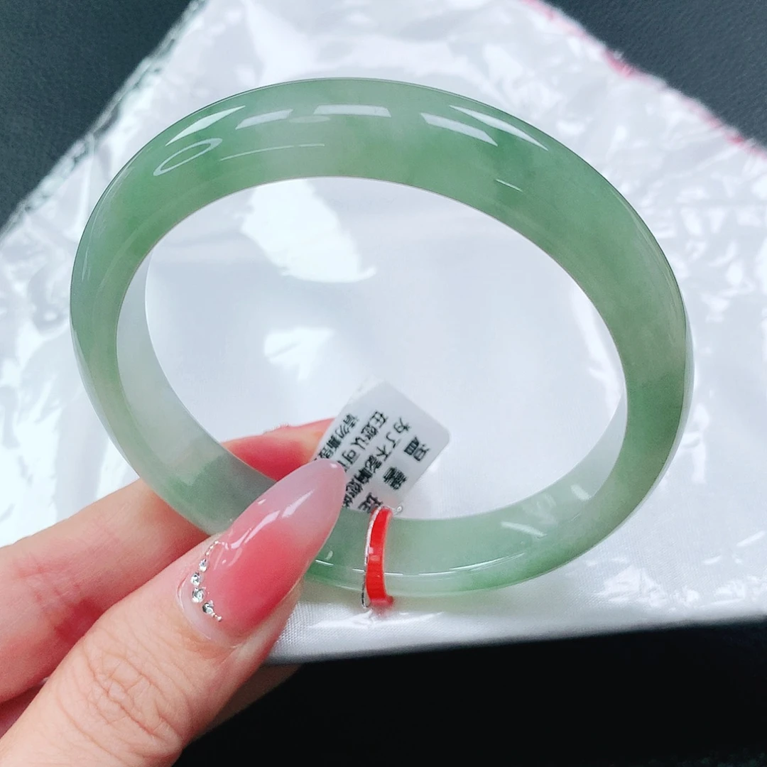 翡翠手镯未镶嵌58圈