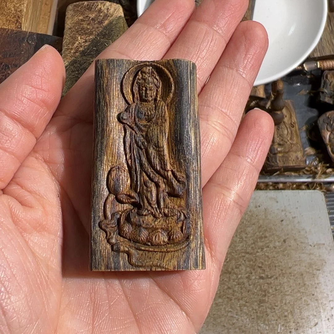 沉香吊坠绿奇楠吊坠雕刻9.3克