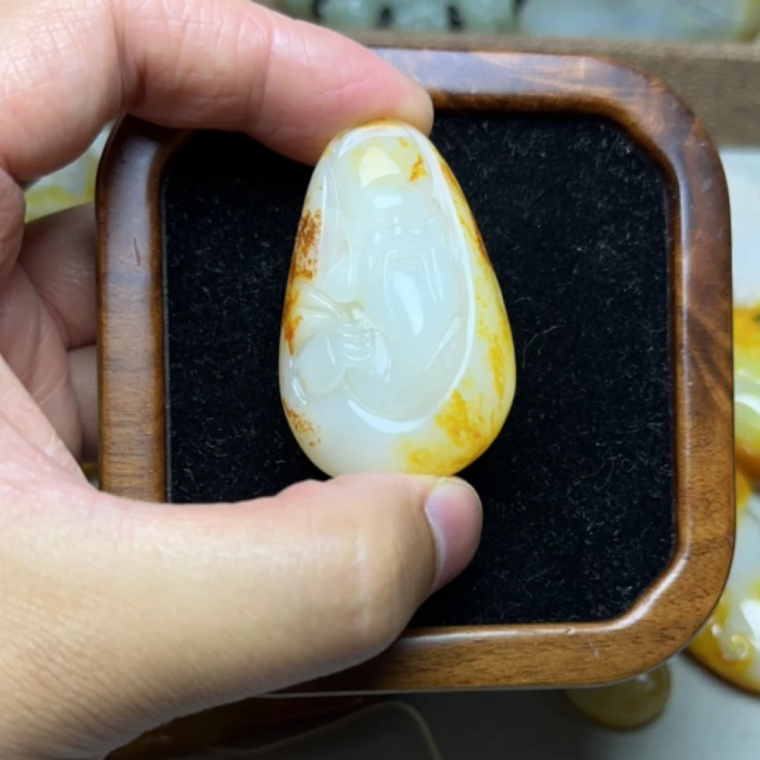 新疆和田玉财神吊坠