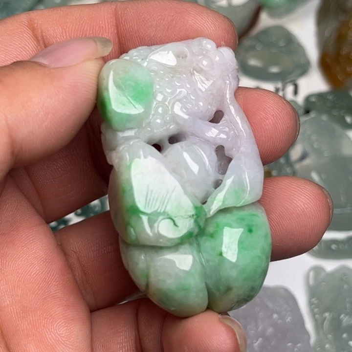 翡翠未镶嵌颈饰金蟾手把件