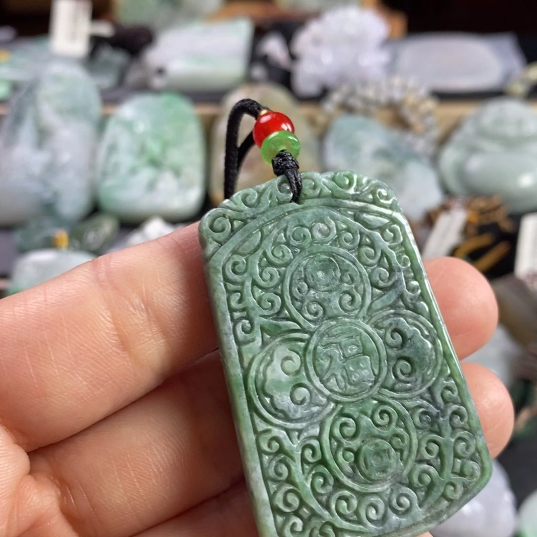 翡翠颈饰未镶嵌福牌