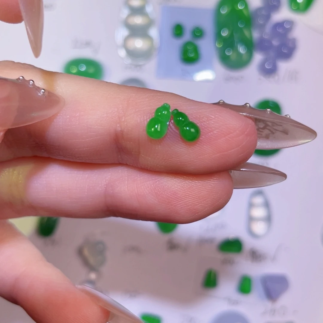 ****翡翠未镶嵌颈饰裸石