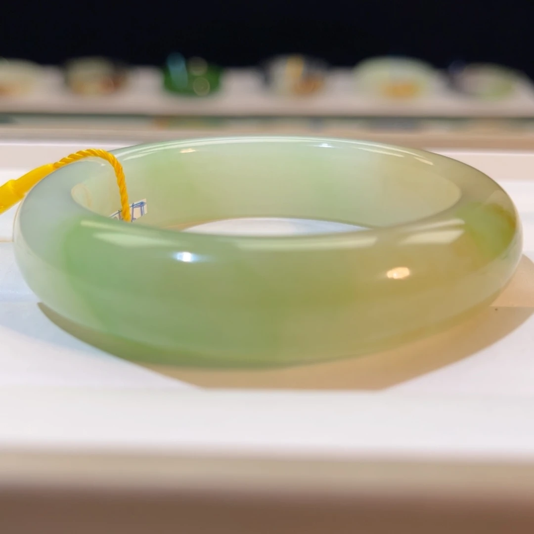 和田玉未镶嵌手镯   「新疆糖翠三色」