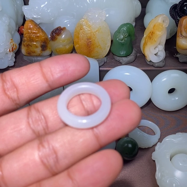 和田玉未镶嵌戒指