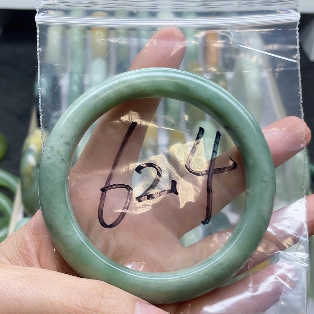 桂***枝蛇纹石玉未镶嵌手镯