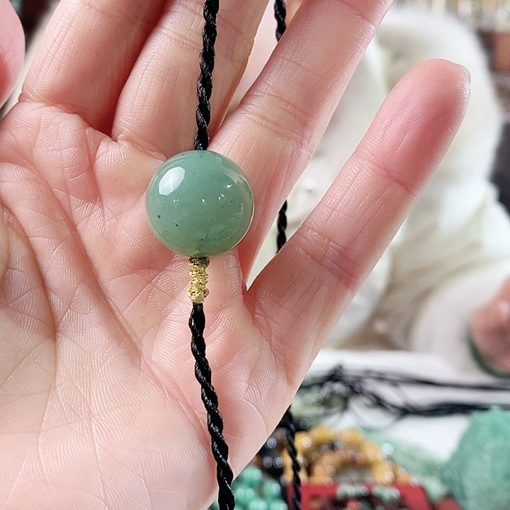 密玉（石英质玉）颈饰未镶嵌