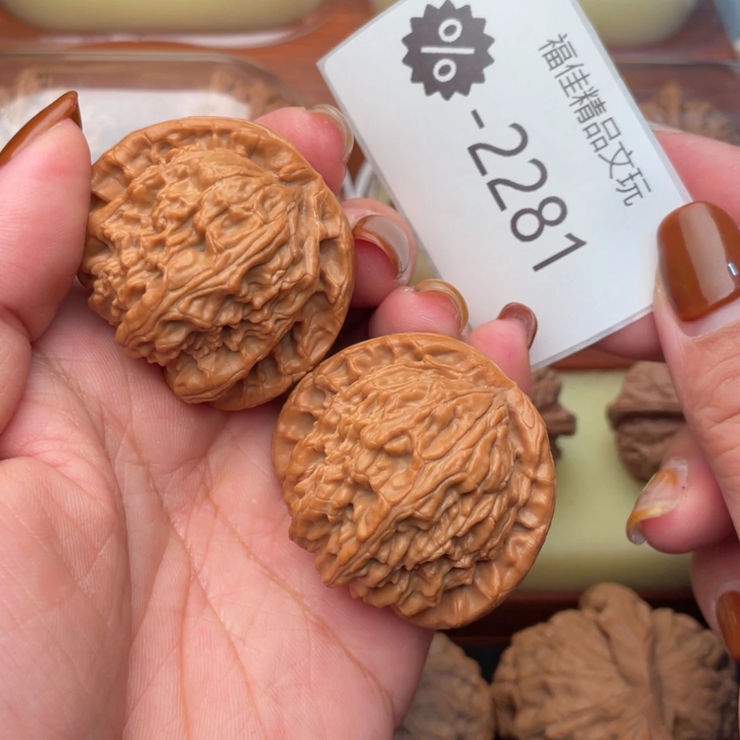 挥***霍文玩核桃把件42头货白狮子