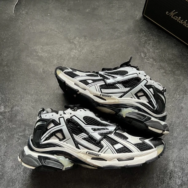 99新 Balenciaga/巴黎世家 41码 RUNNER黑白 鞋