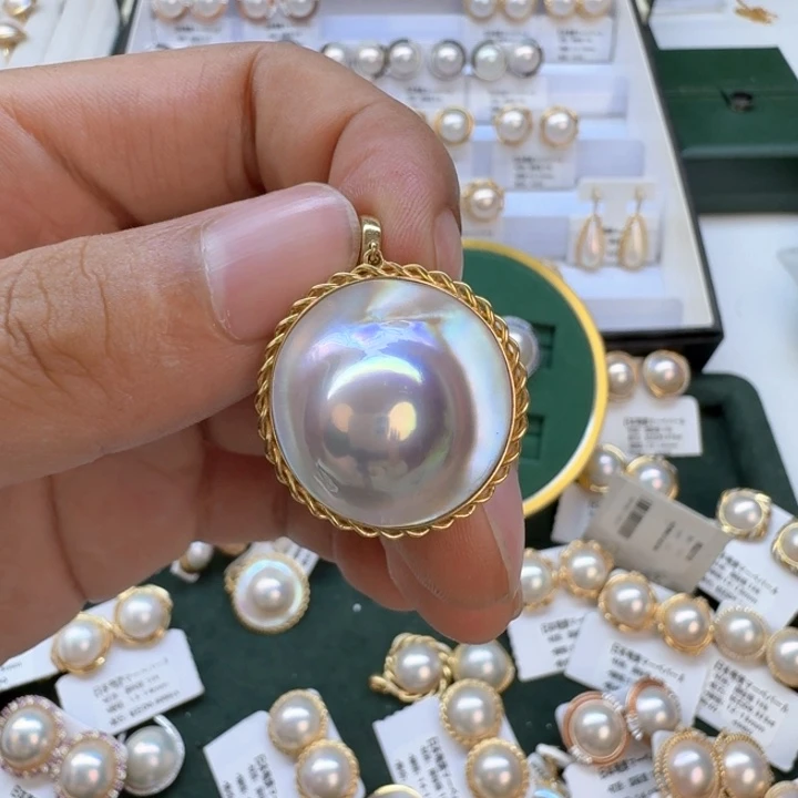 拼合珍珠（马贝珠）颈饰18K金镶嵌妞*宝