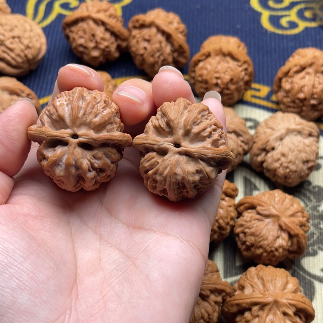 峯****文玩核桃吊坠雪狮36