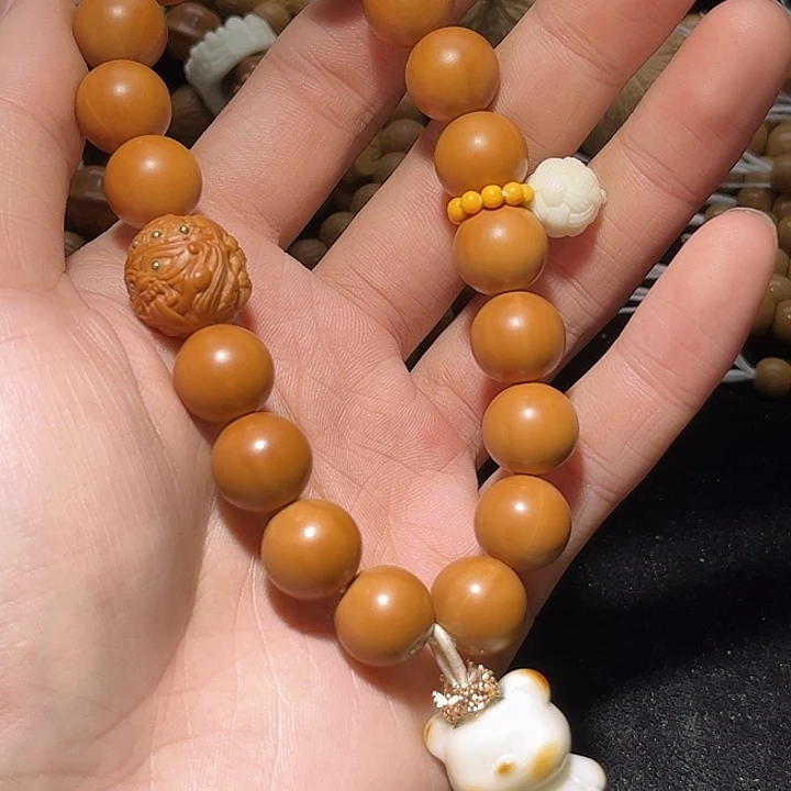 猴头核桃吊坠姐姐的手持