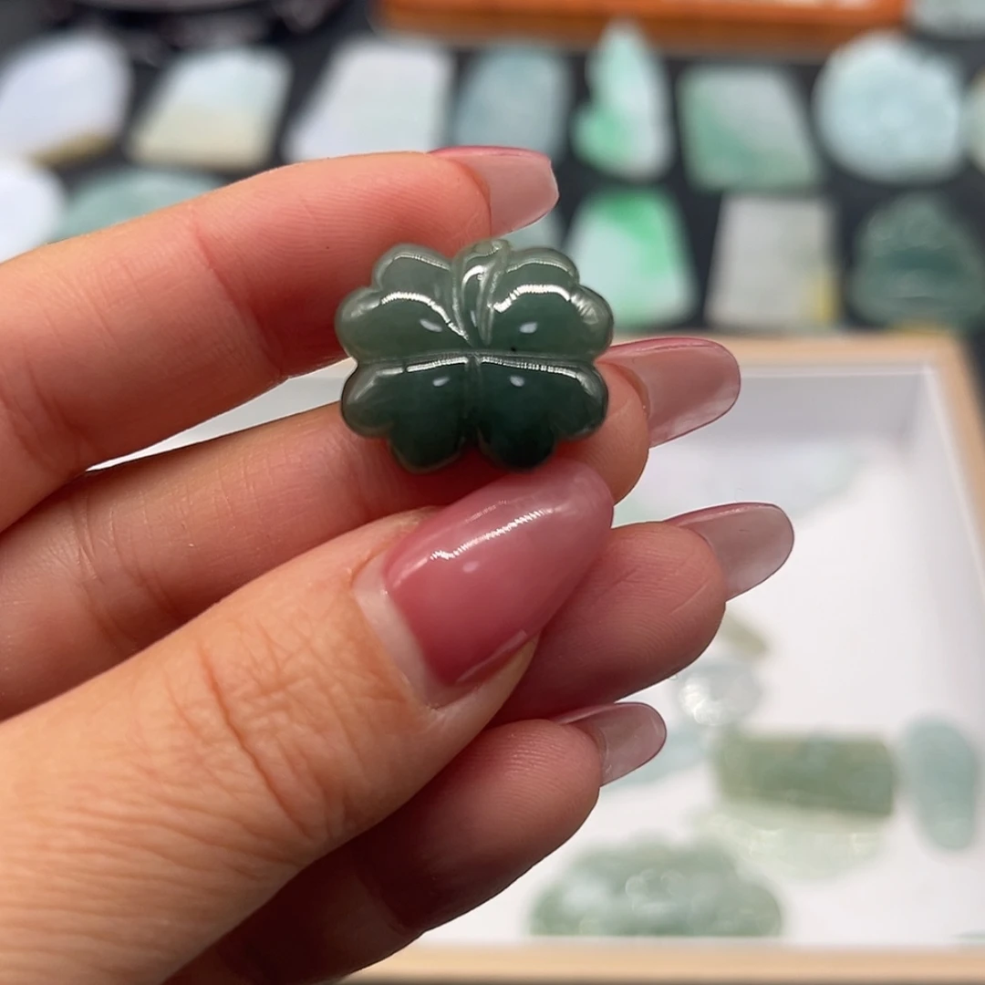 【闪购商品】翡翠颈饰未镶嵌四叶草