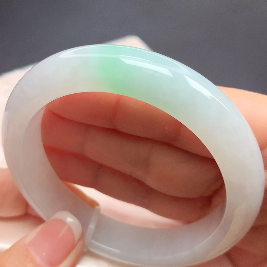 翡翠手镯未镶嵌55圈口