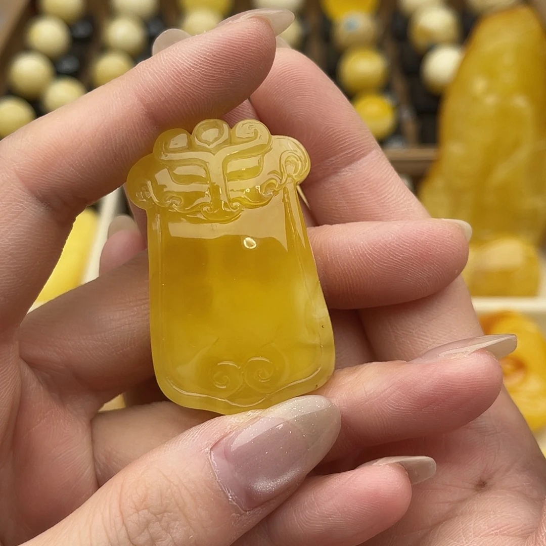 裸石琥珀未镶嵌蜜蜡雕刻牌子鸽