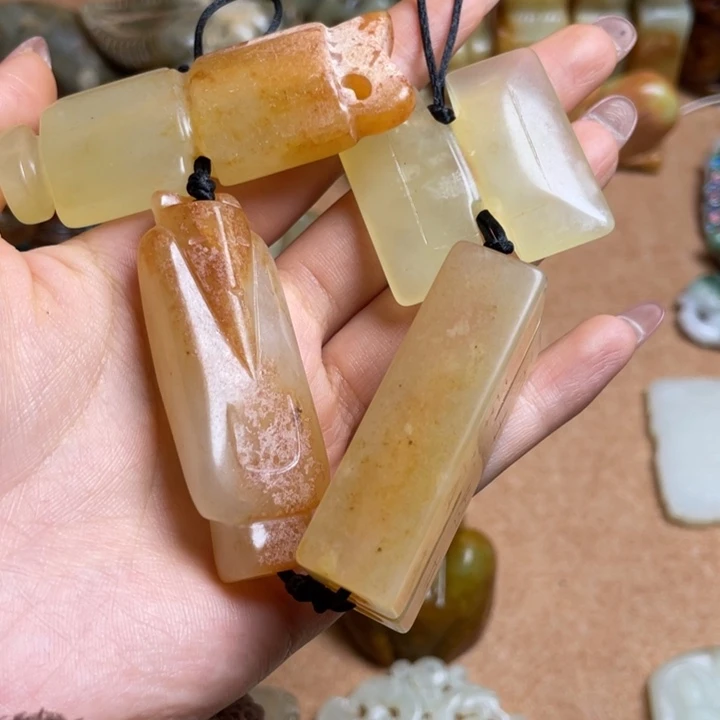 我***神蛇纹石玉未镶嵌颈饰
