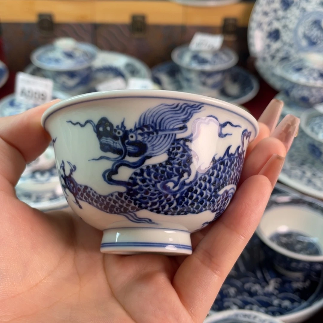 11 景德镇青花微瑕龙纹