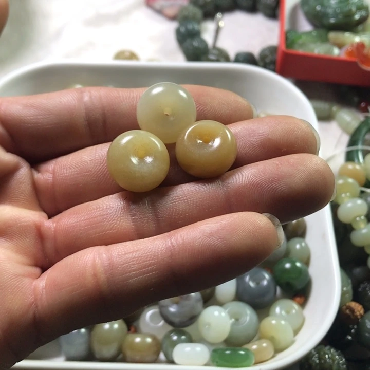 和田玉（糖玉）颈饰未镶嵌v****@
