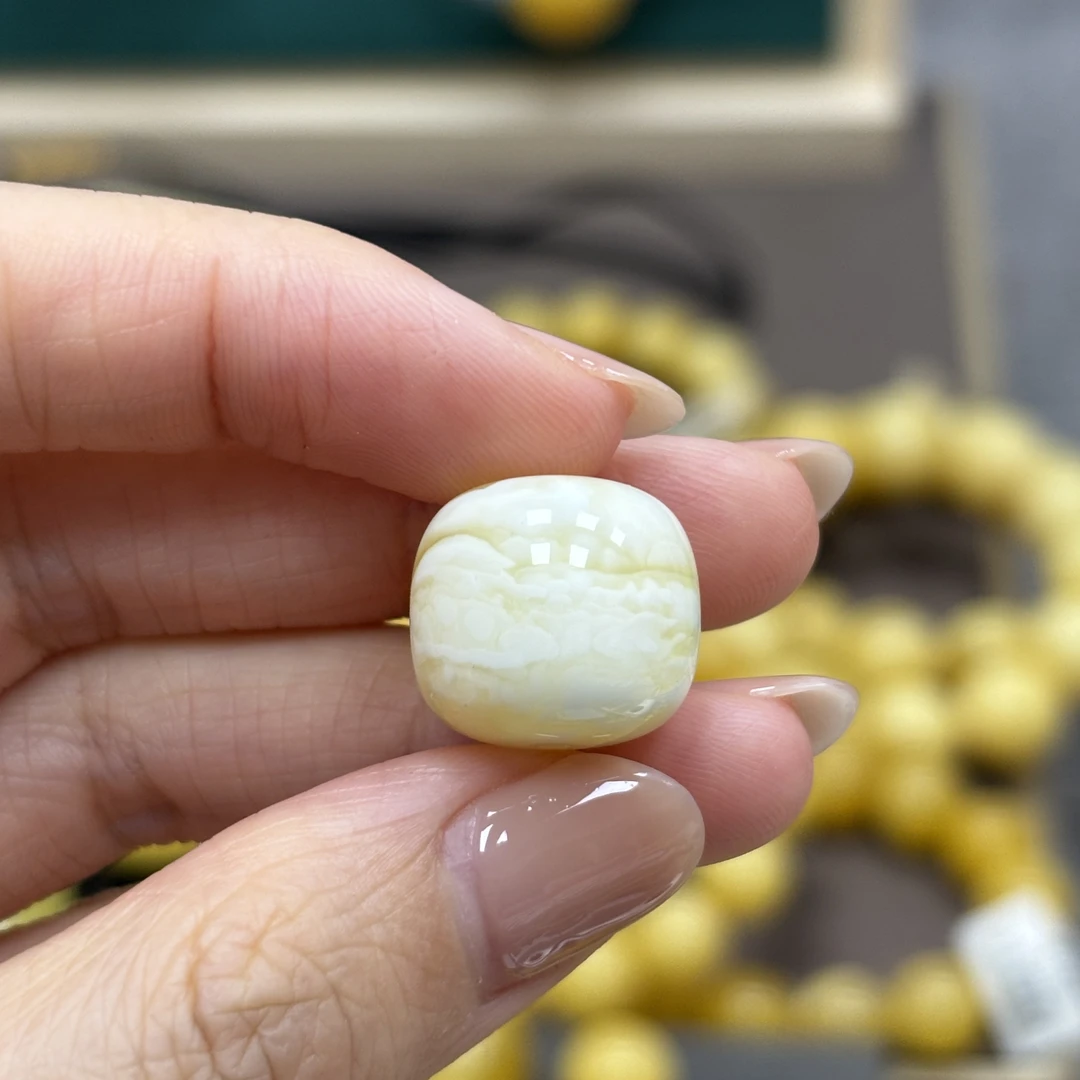 15.6*14.3mm 小妖珠宝天然原矿琥珀蜜蜡